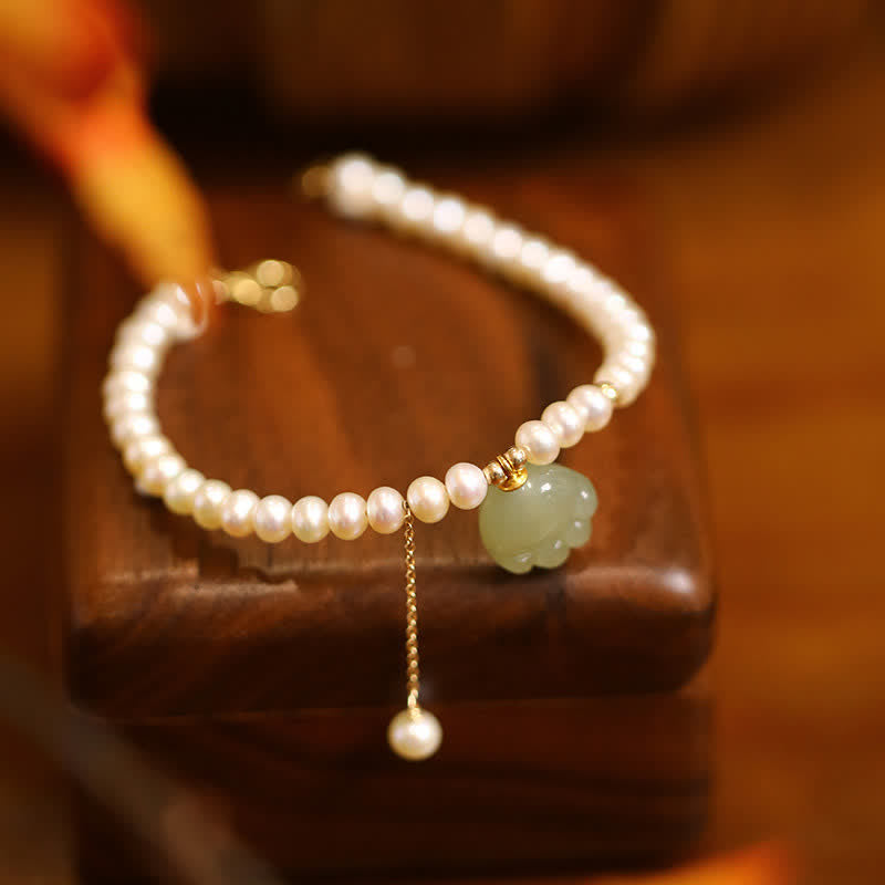 EverestArtstudios Natural Hetian Jade Cat Paw Design Pearl Luck Bracelet