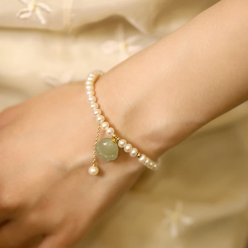 EverestArtstudios Natural Hetian Jade Cat Paw Design Pearl Luck Bracelet