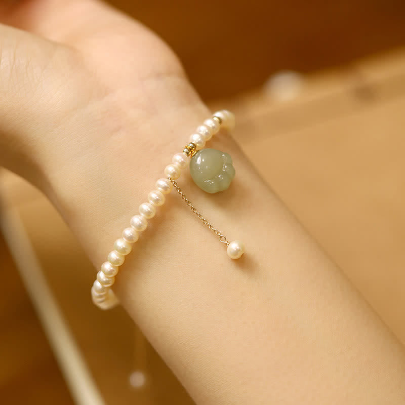 EverestArtstudios Natural Hetian Jade Cat Paw Design Pearl Luck Bracelet
