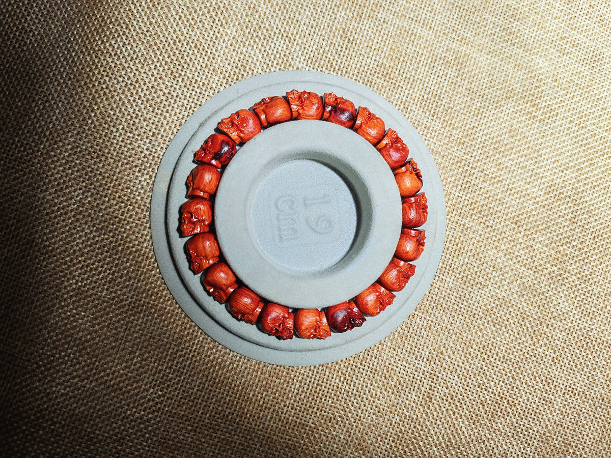 Bracelet Mala crânes santal rouge