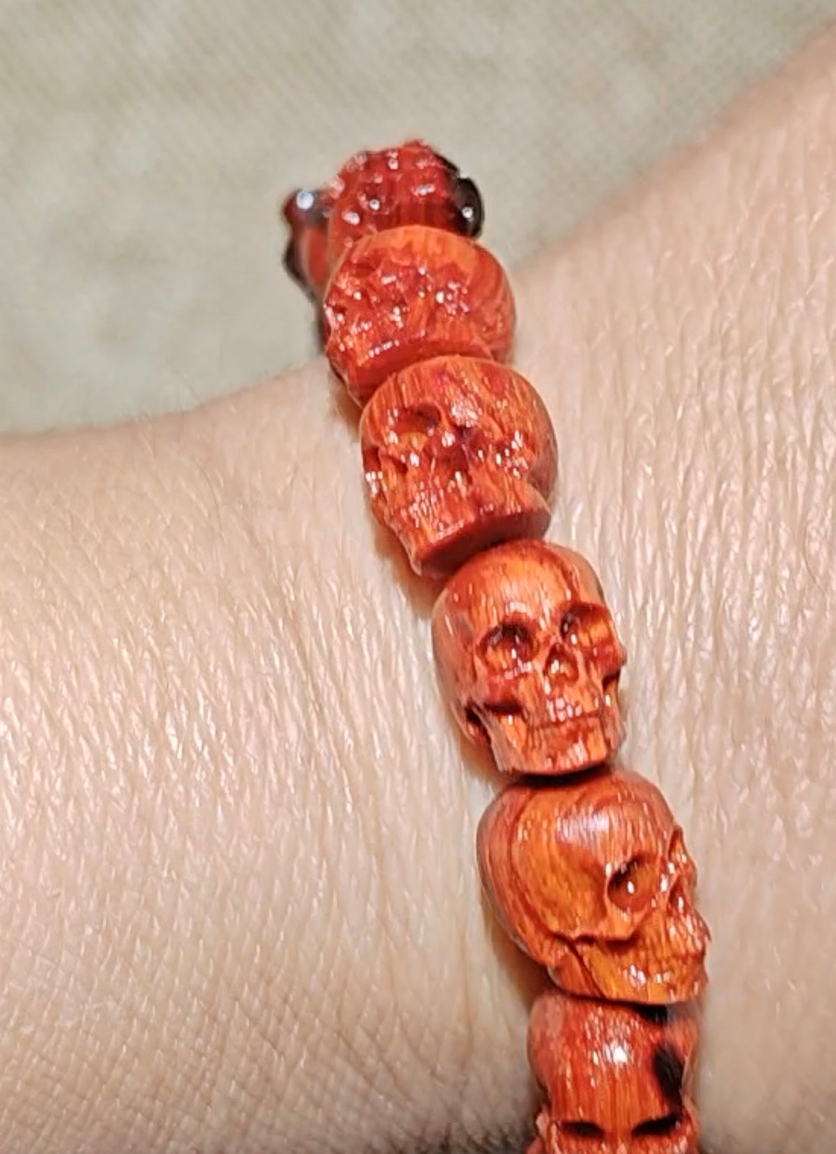 Bracelet Mala crânes santal rouge