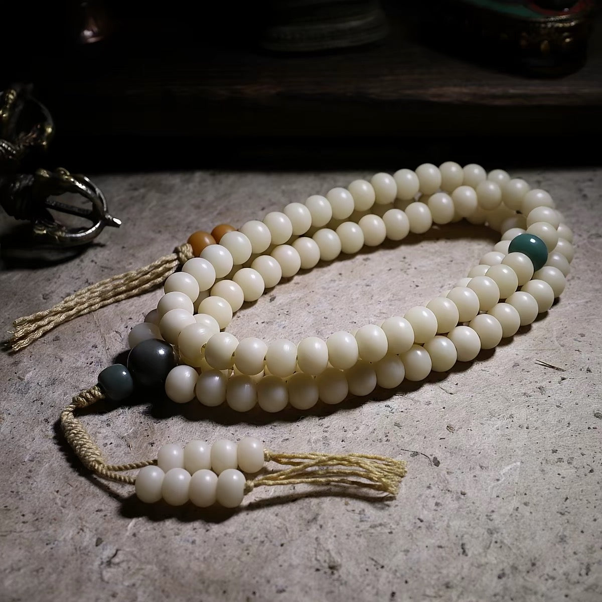 EverestArtStudios Natural White Bodhi Root Mala Necklace – 108 Beads Meditation Prayer Beads – White Jade-Like Bodhi Seed Bracelet – Unisex Buddhist Mala Gift