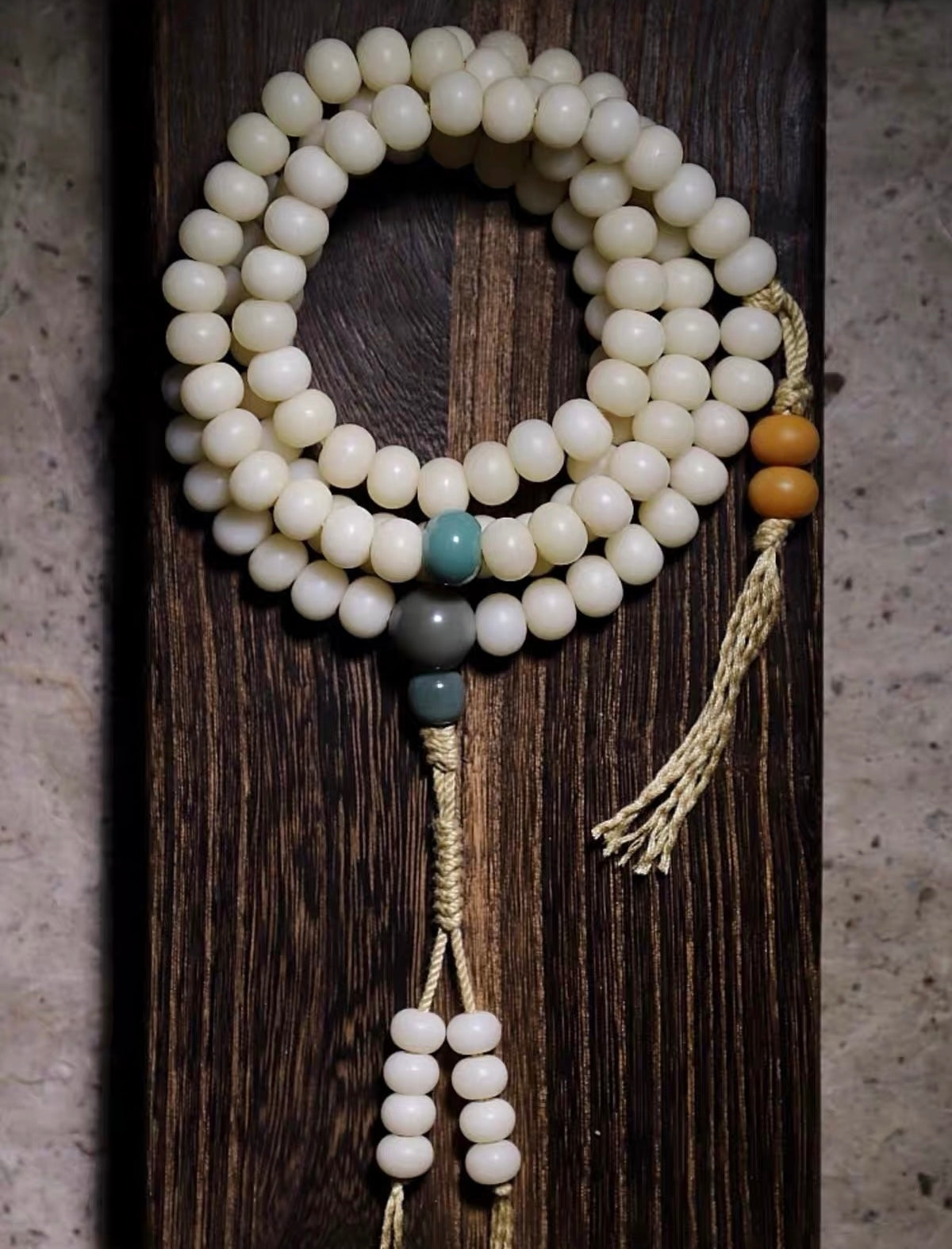 EverestArtStudios Natural White Bodhi Root Mala Necklace – 108 Beads Meditation Prayer Beads – White Jade-Like Bodhi Seed Bracelet – Unisex Buddhist Mala Gift