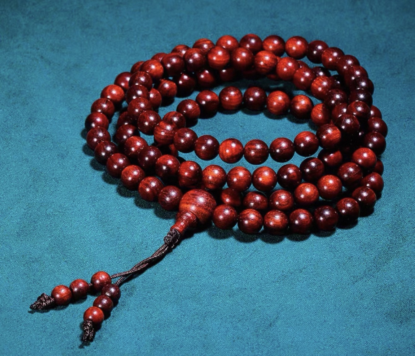 EverestArtStudios Natural Blood Sandalwood 108 Bead Mala Necklace | Red Wooden Prayer Beads | Buddhist Meditation Mala | 108 Bead Bracelet Necklace | Spiritual Jewelry