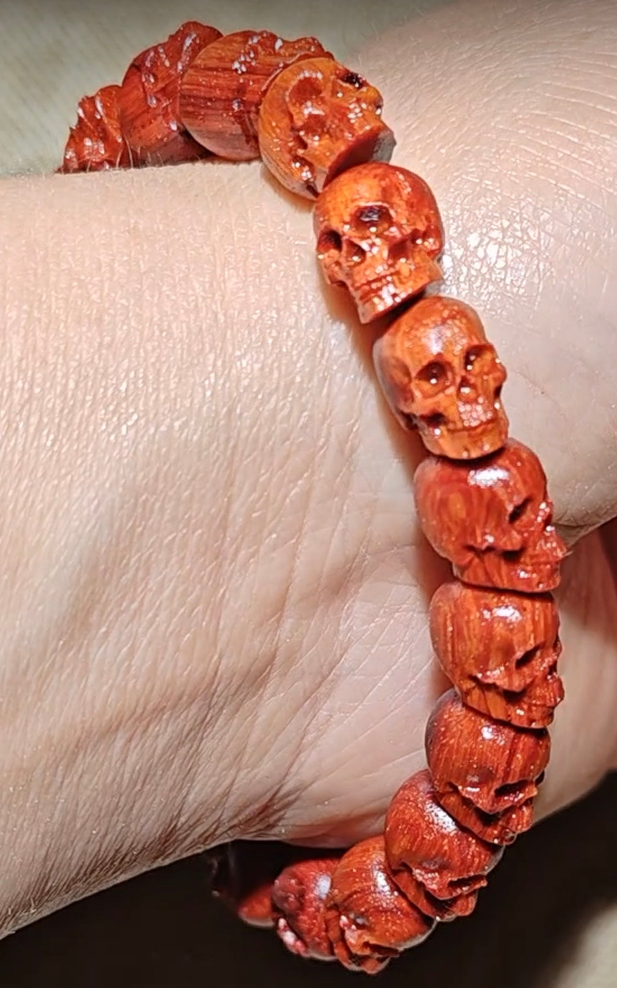 Bracelet Mala crânes santal rouge
