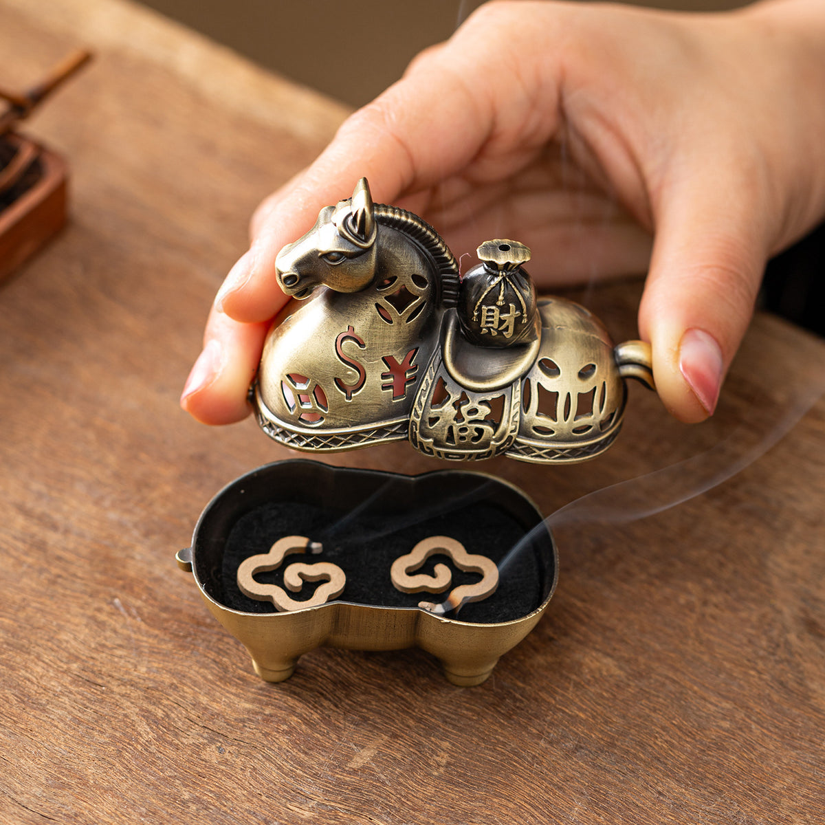 Year of the Horse alloy incense burner will make a fortune immediately, aromatherapy burner sandalwood burner Chinese classical incense plate incense burner handicraft ornament
