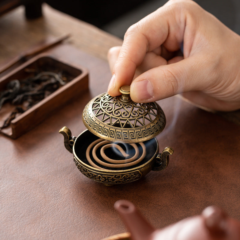 Binaural antique incense burner exquisite pattern hollow three-legged burner household indoor Xuande burner plate incense burner desktop ornament