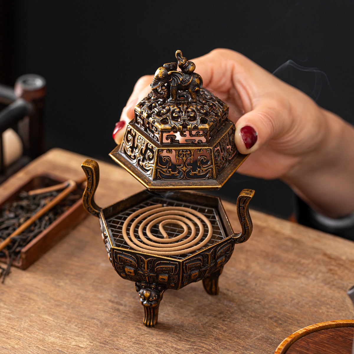 4 hours lion plate incense burner binaural tripod furnace alloy auspicious incense burner sandalwood alloy furnace incense road ornament