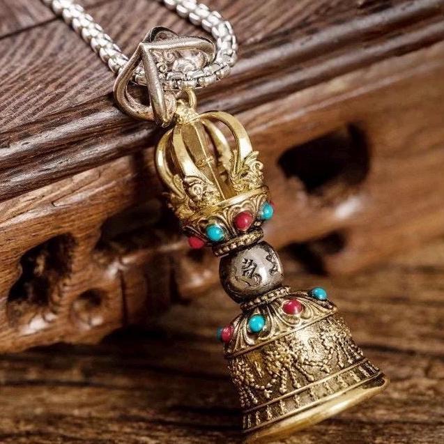Colgante de campana Vajra, 5.1 cm, con cordón