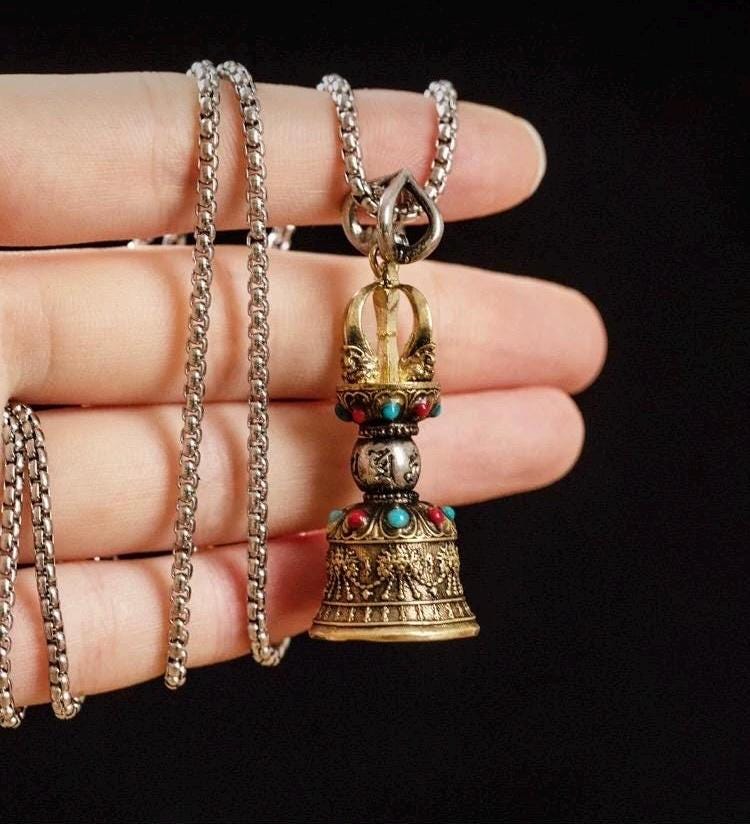 Colgante de campana Vajra, 5.1 cm, con cordón