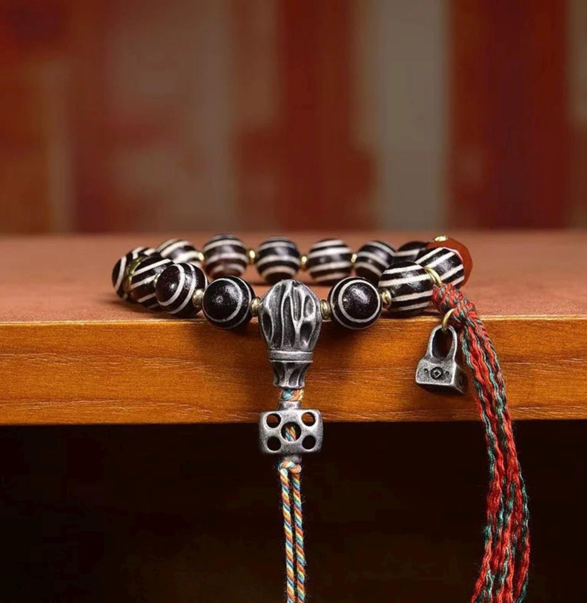 Handmade Agate Dzi Eye Bead Bracelet – Tibetan Healing Amulet, 10mm Mala Beads, Unisex Stretch Wristband, Spiritual Jewelry for Protection