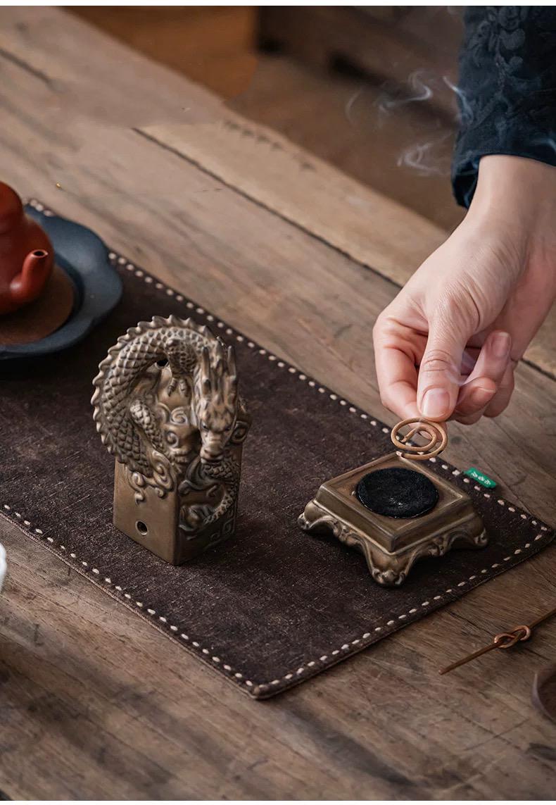 Handmade Ceramic Coiling Dragon Seal Incense Burner, Chinese Style Stamp Incense Holder for Desk, Altar, Tea Table, Home Decor Gift
