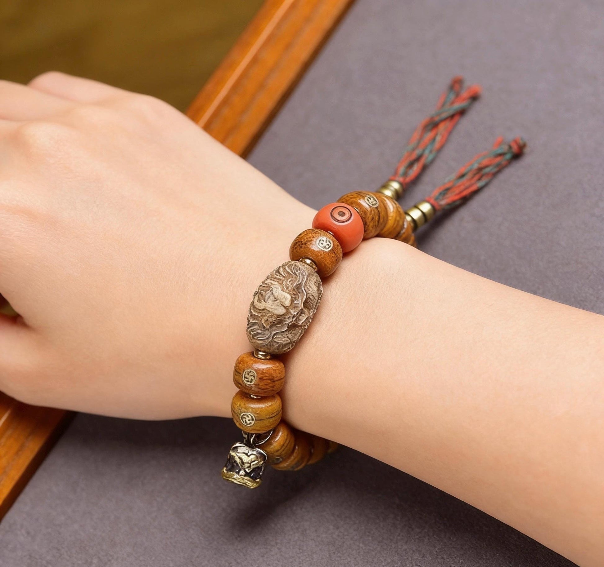 Natural Yak Bone Bracelet with Inlaid Wan Symbol, Tibetan Buddhism Mala Beads Ethnic Prayer Bead Bangle Meditative Zen Jewelry for Men Women