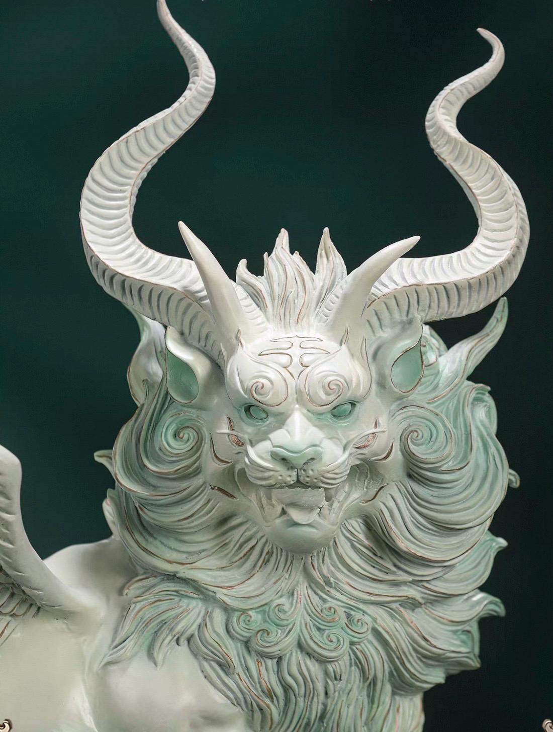 Mythical Bai Ze Statue - Shanhaijing Spirit Beast Decor, White Guardian Lion Figurine for Living Room, Office, Housewarming & Opening Gift