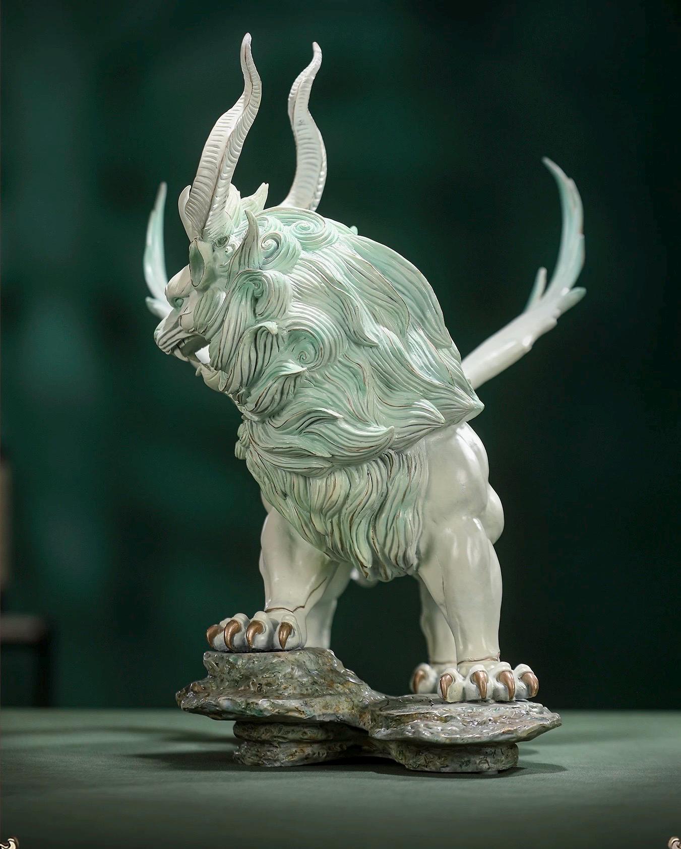 Mythical Bai Ze Statue - Shanhaijing Spirit Beast Decor, White Guardian Lion Figurine for Living Room, Office, Housewarming & Opening Gift