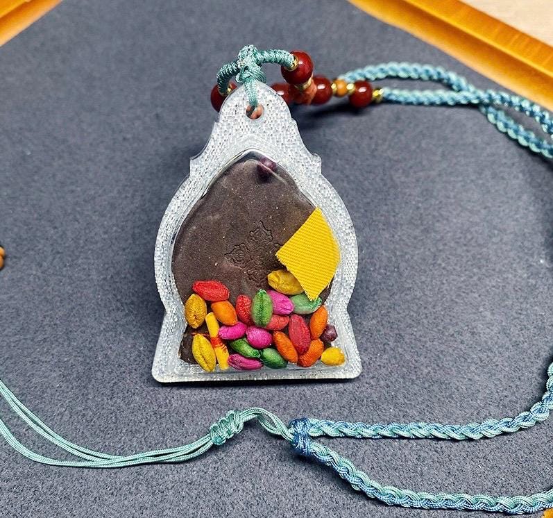 Four-Arm Guanyin Multi-Color Tsa Tsa Pendant Tibetan Gauri Box Necklace Buddhist Amulet Thangka Art Jewelry Spiritual Gift for Protection