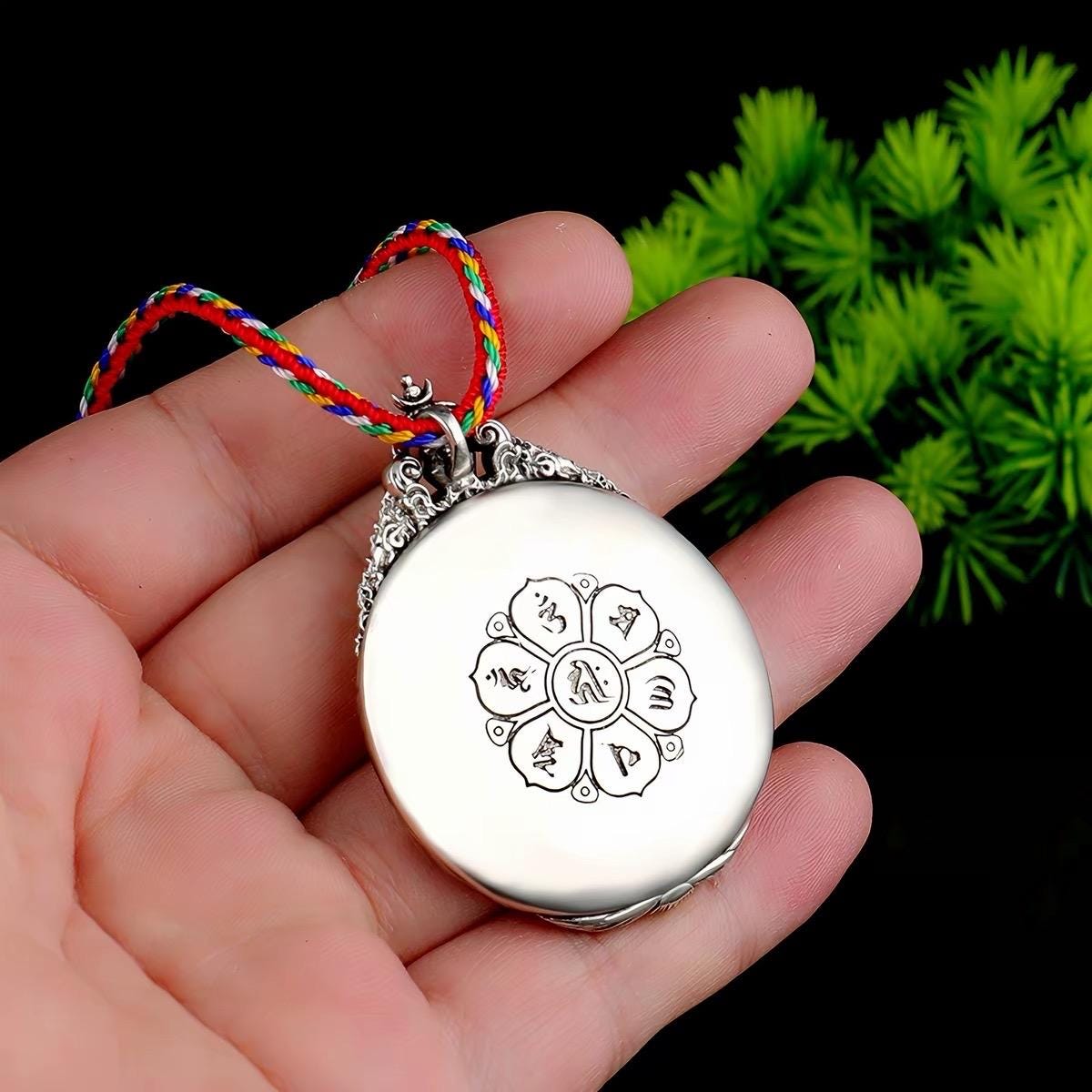 Thousand Armed Avalokiteshvara Pendant Necklace, Chenrezig Amulet, Om Mani Padme Hum Tibetan Buddhist Protection Jewelry