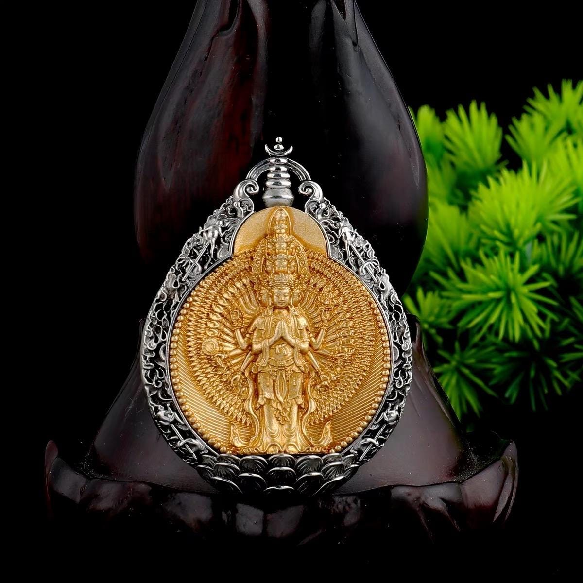 Thousand Armed Avalokiteshvara Pendant Necklace, Chenrezig Amulet, Om Mani Padme Hum Tibetan Buddhist Protection Jewelry