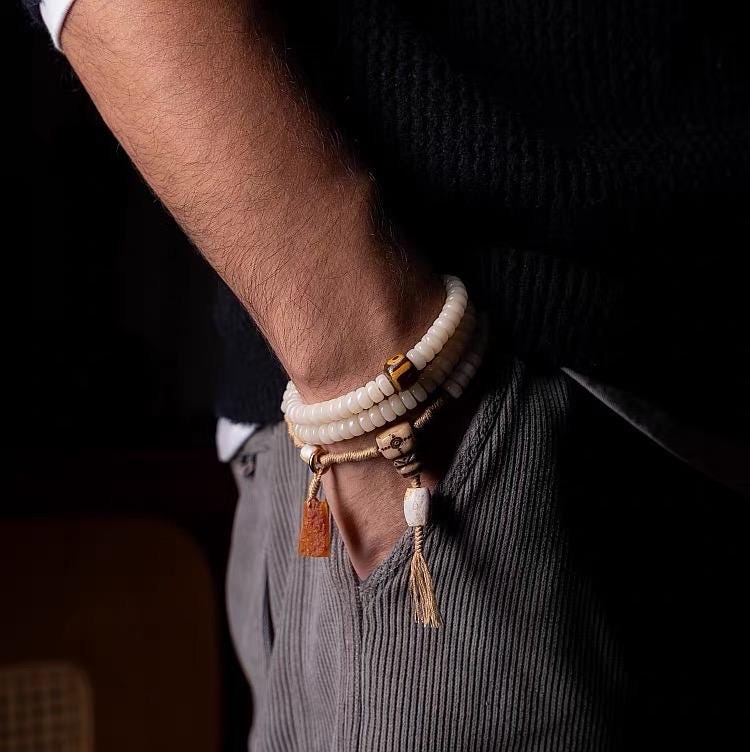 EverestArtStudios – 108 Bead Tibetan Prayer Bracelet – White Jade Bodhi Seed Mala