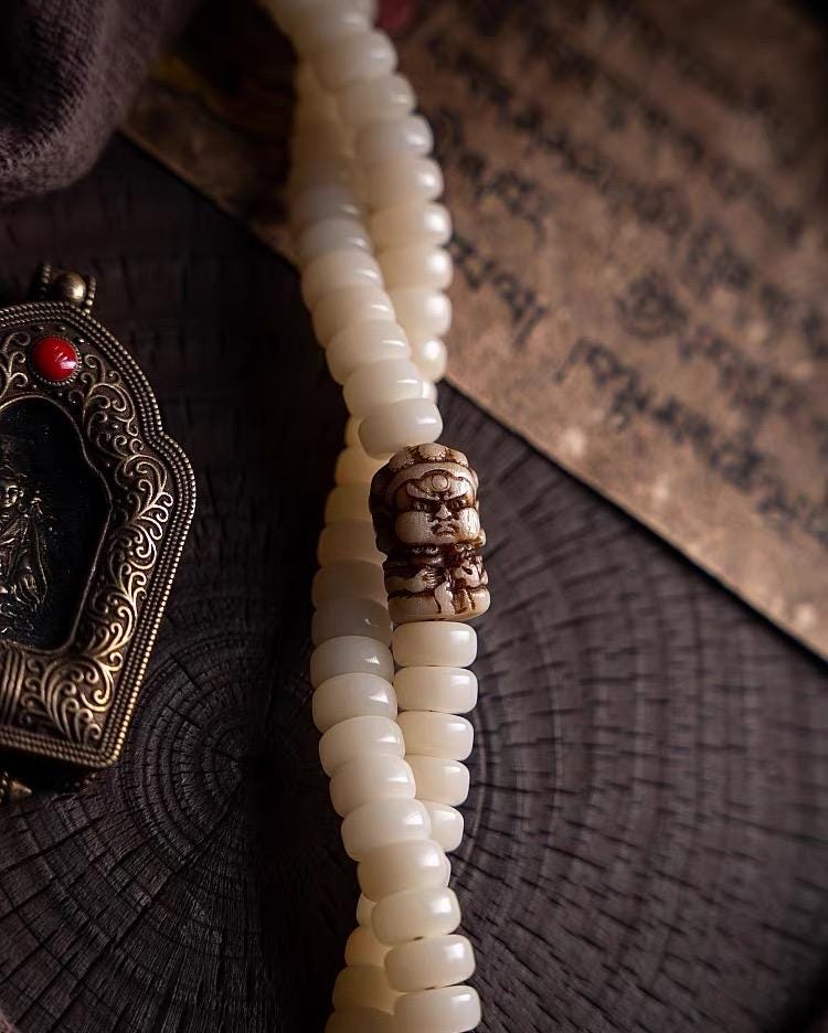 EverestArtStudios – 108 Bead Tibetan Prayer Bracelet – White Jade Bodhi Seed Mala