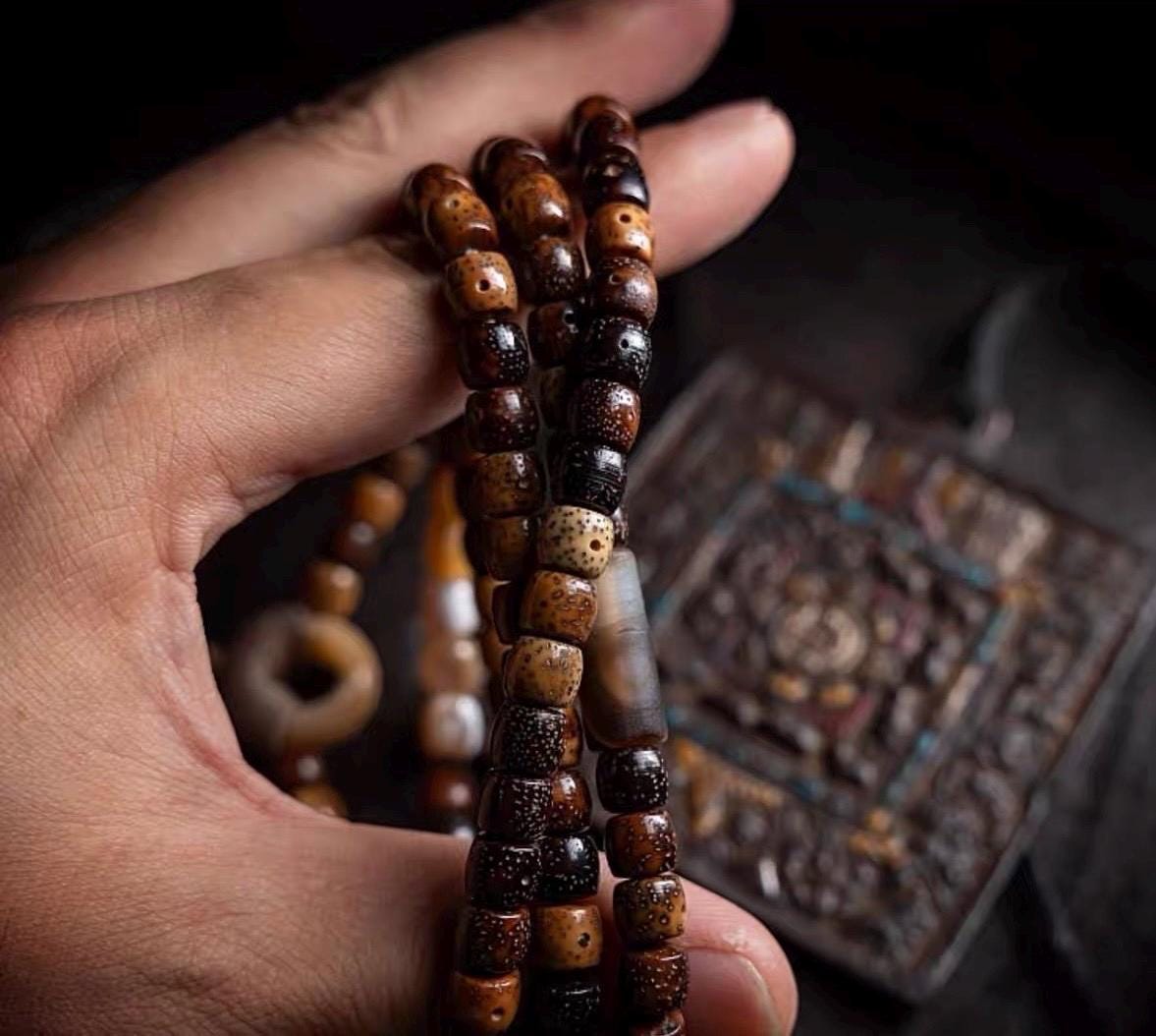 Handmade Tibetan-Inspired Weathered Star & Moon Bodhi Root Mala Bracelet – 108 Beads | Hand-Knotted Meditation Prayer Beads