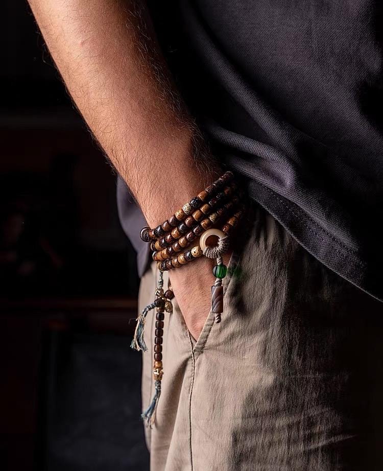 Handmade Tibetan-Inspired Weathered Star & Moon Bodhi Root Mala Bracelet – 108 Beads | Hand-Knotted Meditation Prayer Beads