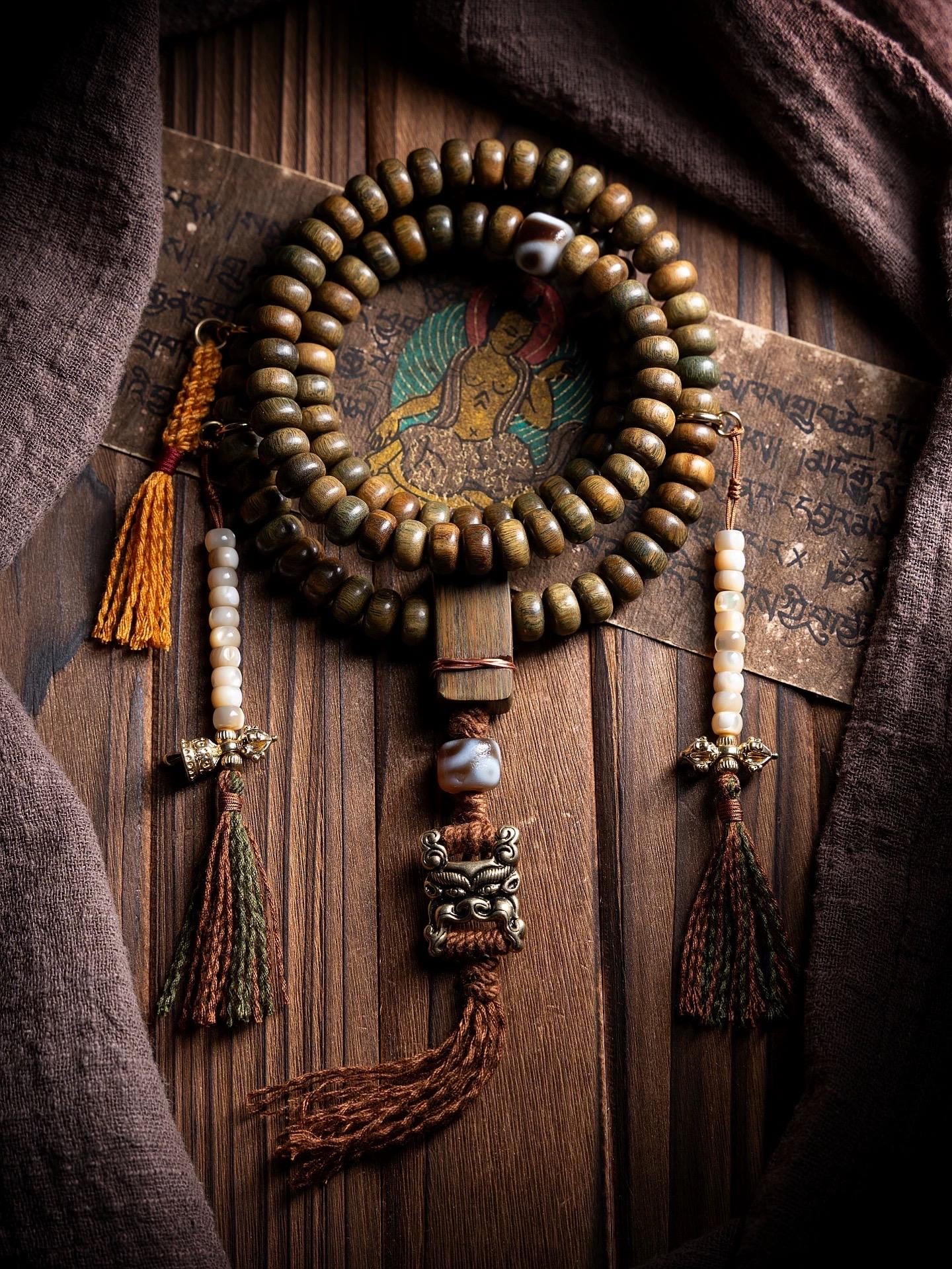 EverestArtStudios Green Sandalwood 108-Bead Mala Necklace | Tibetan Style Prayer Beads | Handmade Meditation Necklace