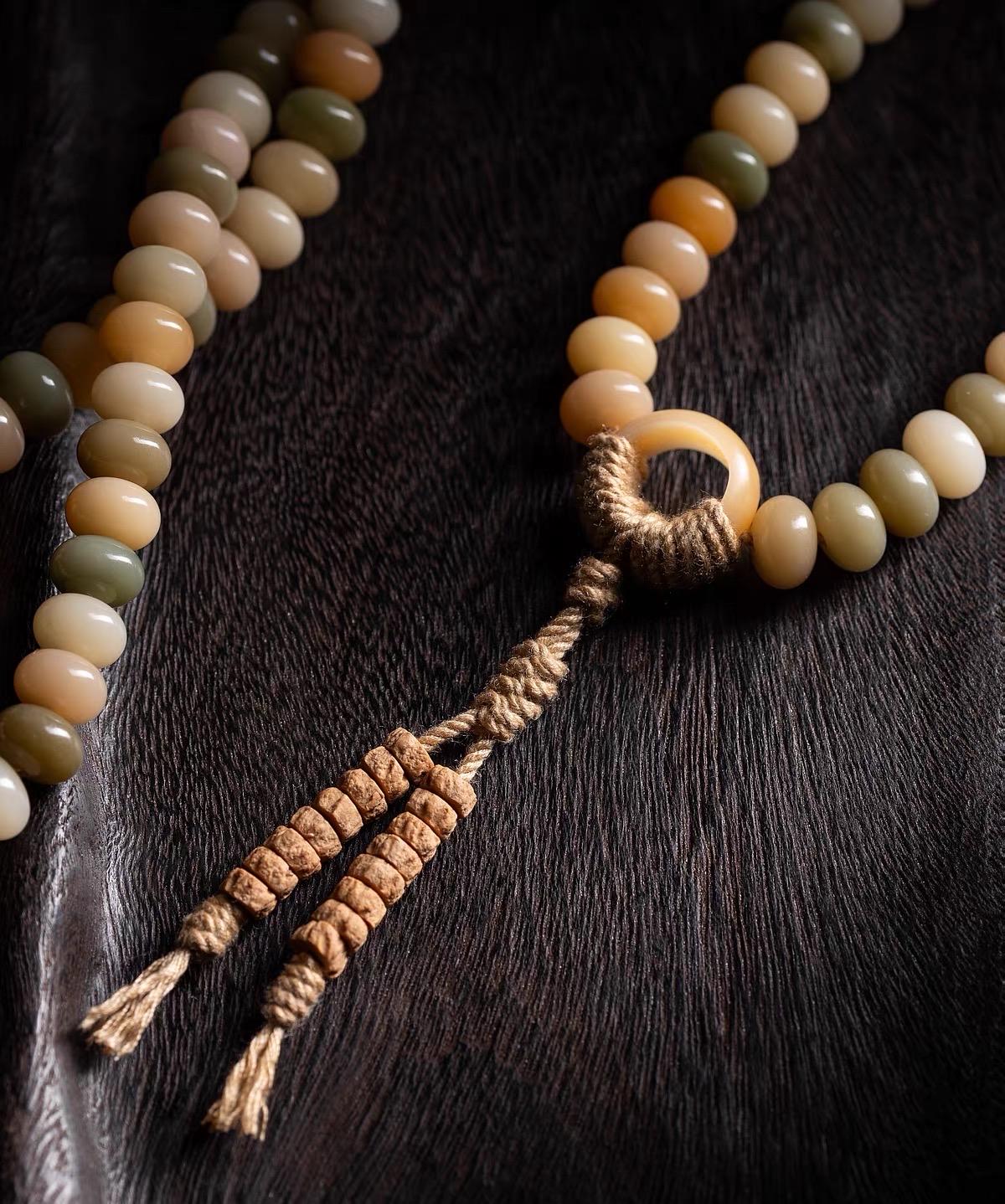EverestArtStudios – Natural White Bodhi Root 108 Mala Beads | Tibetan Buddhist Prayer Necklace | Handcrafted Spiritual Mala