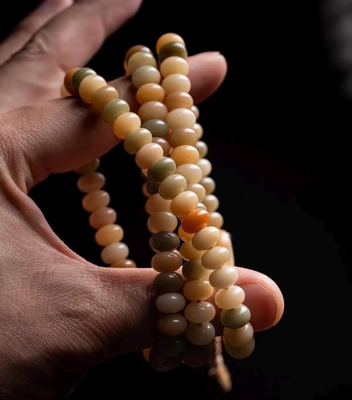 EverestArtStudios – Natural White Bodhi Root 108 Mala Beads | Tibetan Buddhist Prayer Necklace | Handcrafted Spiritual Mala