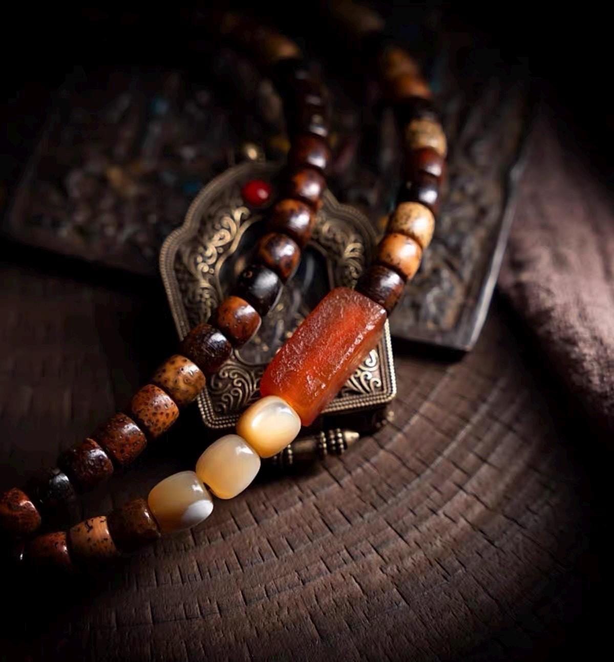 EverestArtStudios Vintage Star & Moon Bodhi Seed Mala Bracelet – 108 Beads | Tibetan Style Meditation Bracelet | Natural Bodhi Root