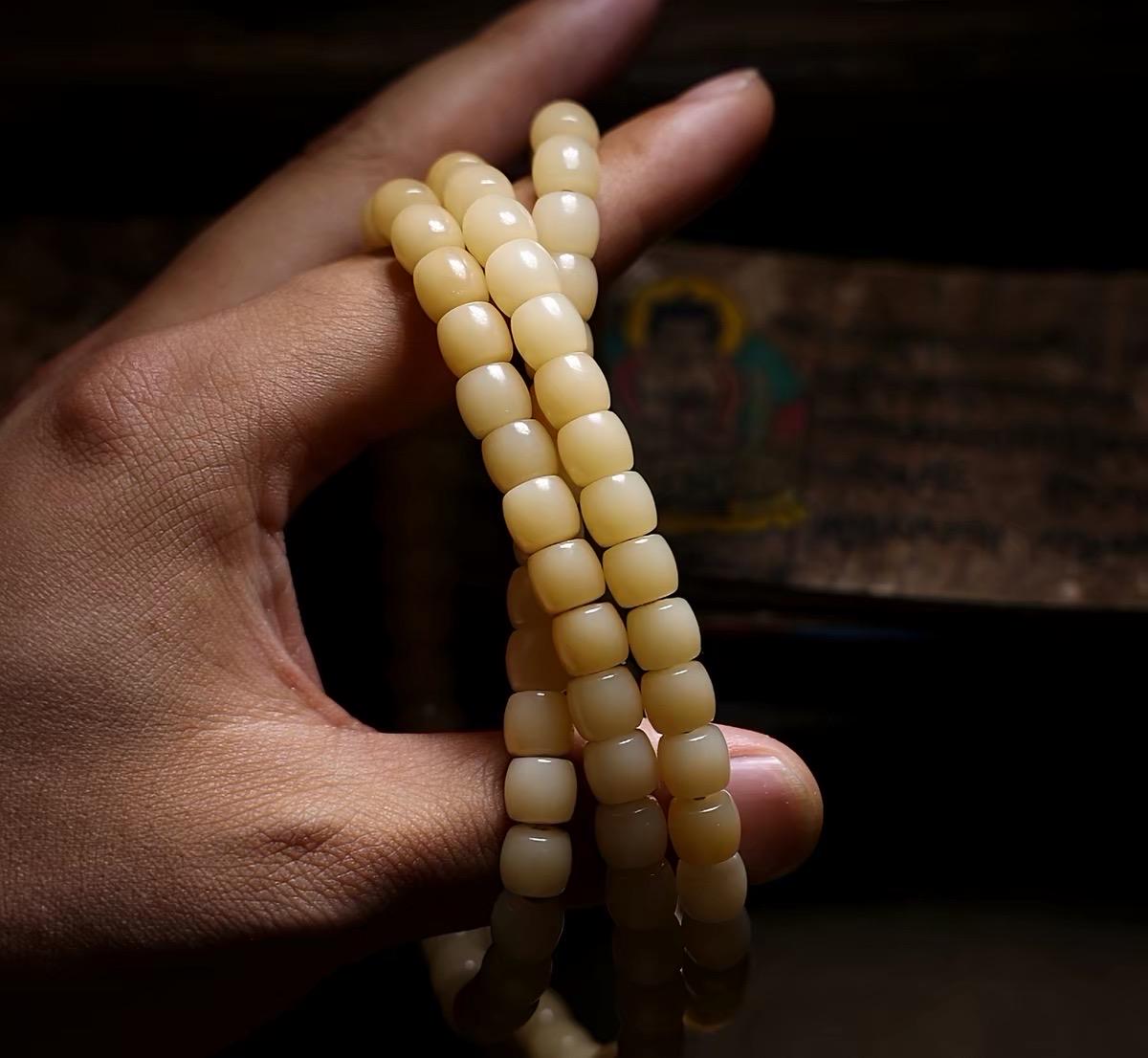EverestArtStudios Natural White Bodhi Root 108 Bead Bracelet, Tibetan Prayer Mala, Wrap Meditation Bracelet, Buddhist Mala Necklace