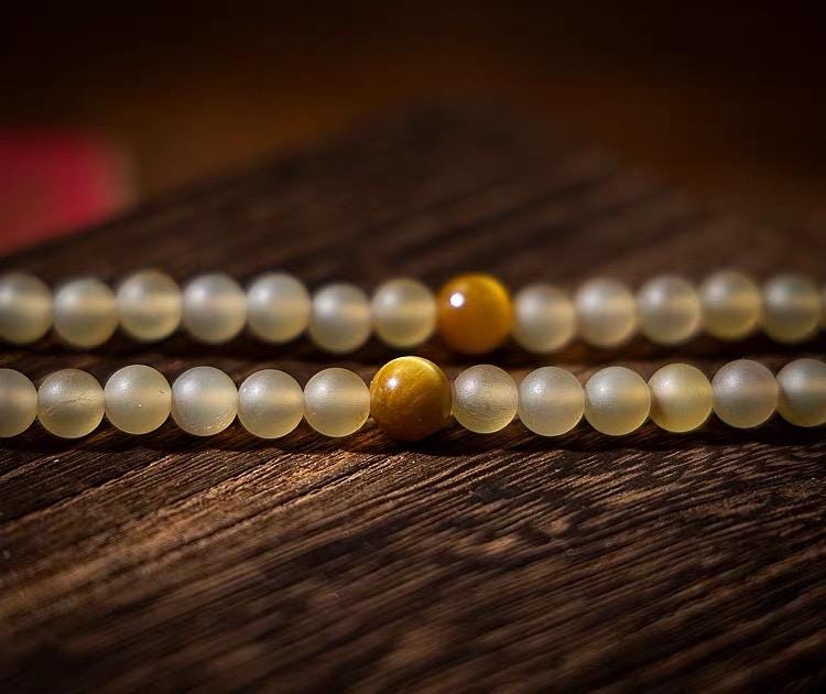 EverestArtStudios Vintage Star & Moon Bodhi Seed Mala Bracelet – 108 Beads | Tibetan Style Meditation Bracelet | Natural Bodhi Root