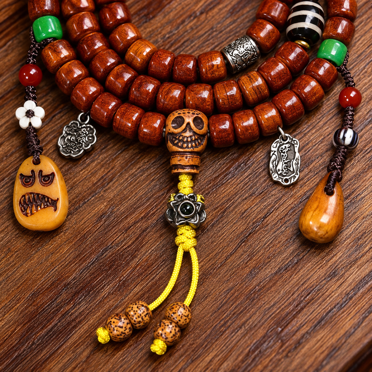 Mala yak vintage con ágata y vidrio, 108