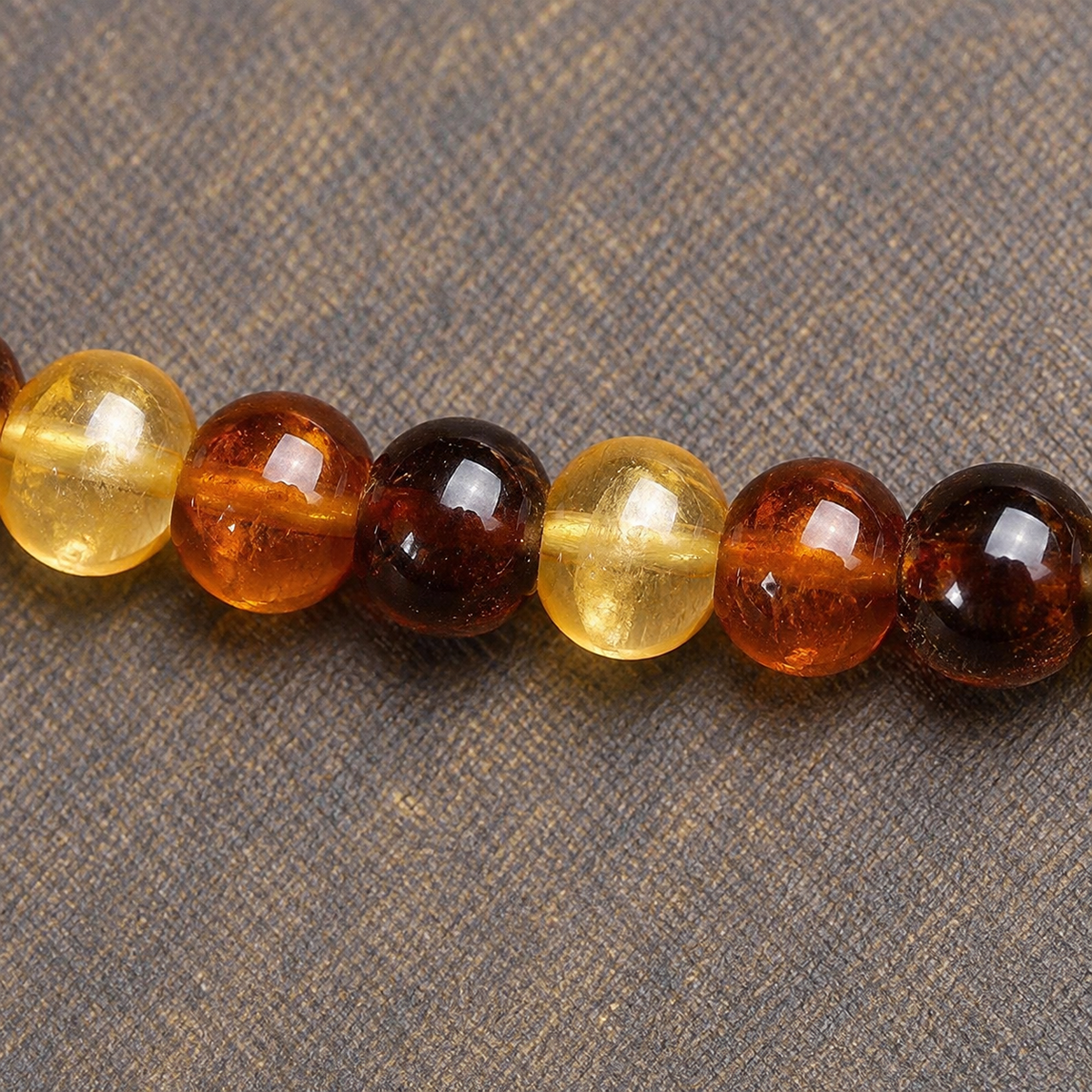 Mala de 108 cuentas «Golden Armor» con hueso y dados
