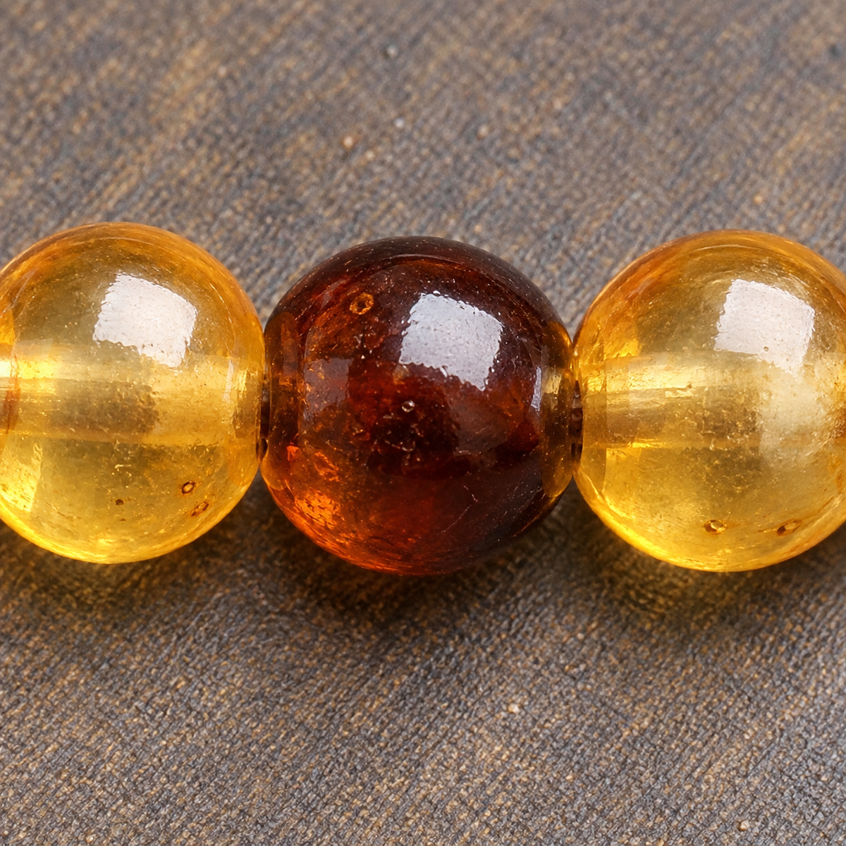 Mala de 108 cuentas «Golden Armor» con hueso y dados