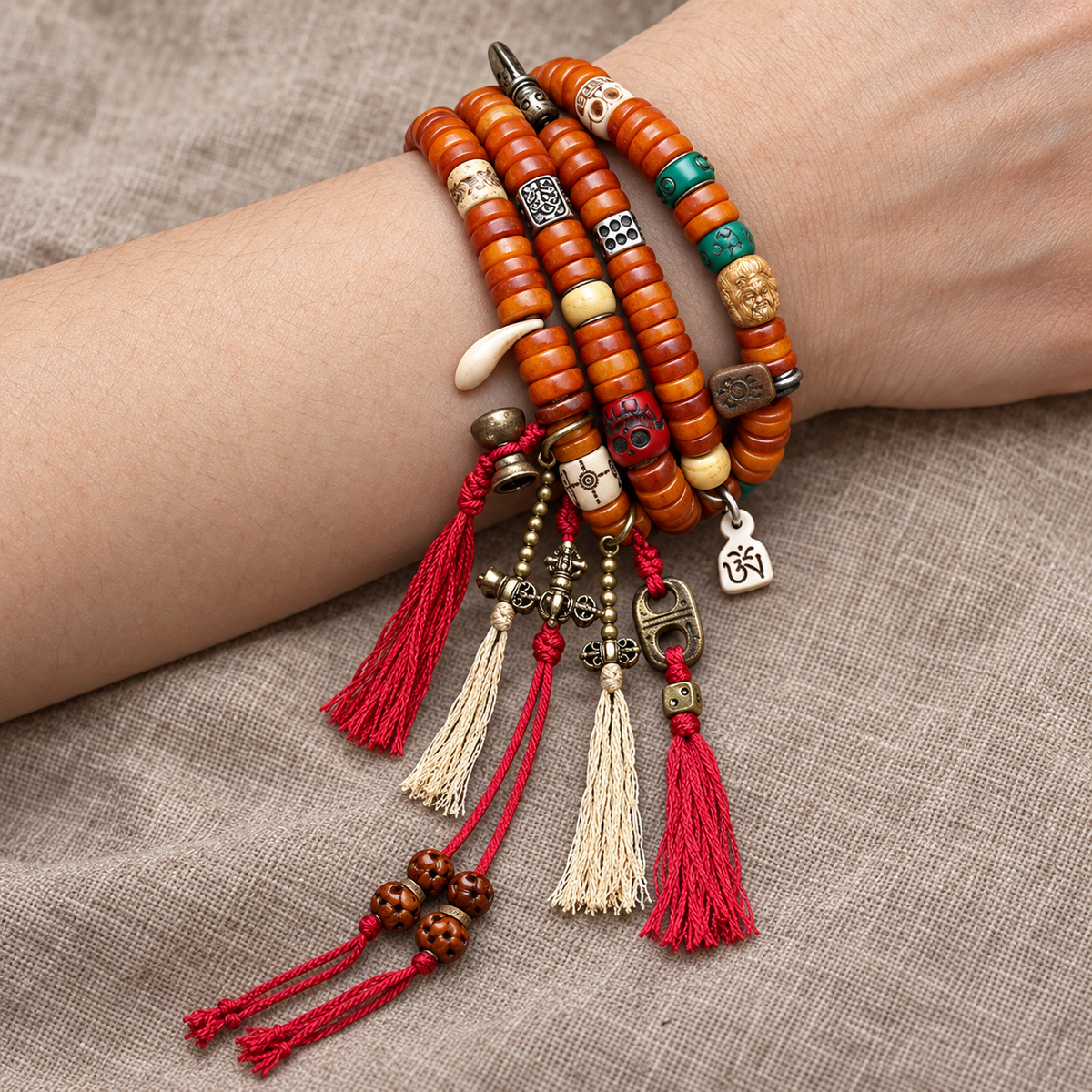 EverestArtstudios Knochen-Mala, 108 Perlen, Schnitzakzente