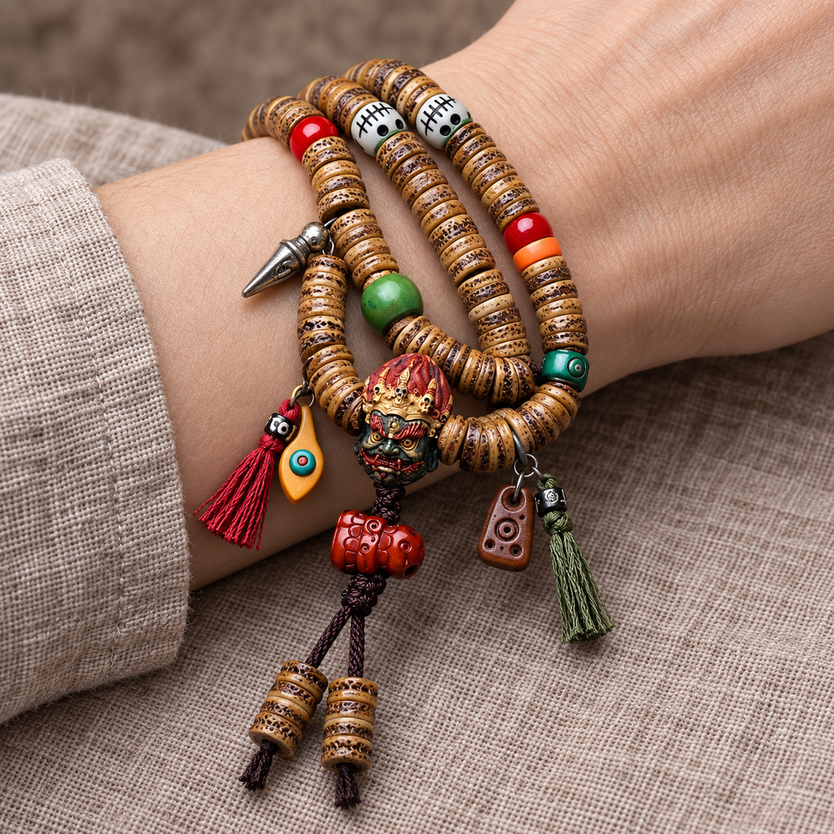 Mala 108 hueso camello con motivo Mahakala
