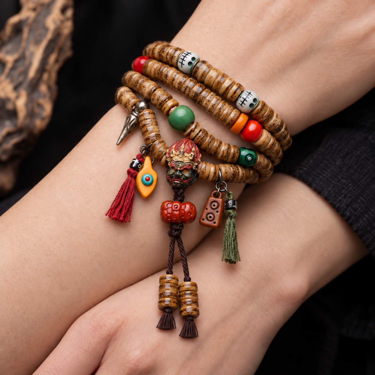 Mala 108 hueso camello con motivo Mahakala