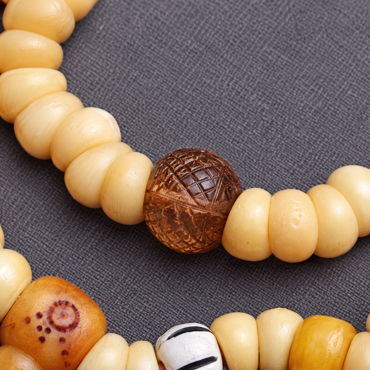 EverestArtstudios Kamelknochen-Mala, Goldfarbe/Yakknochen