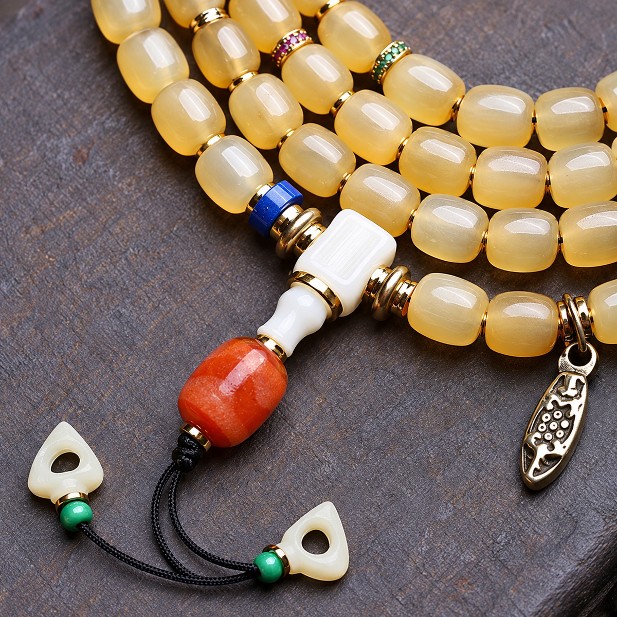 EverestArtstudios Knochen-Mala, Glas/Achat/Quasten, 108 Perlen