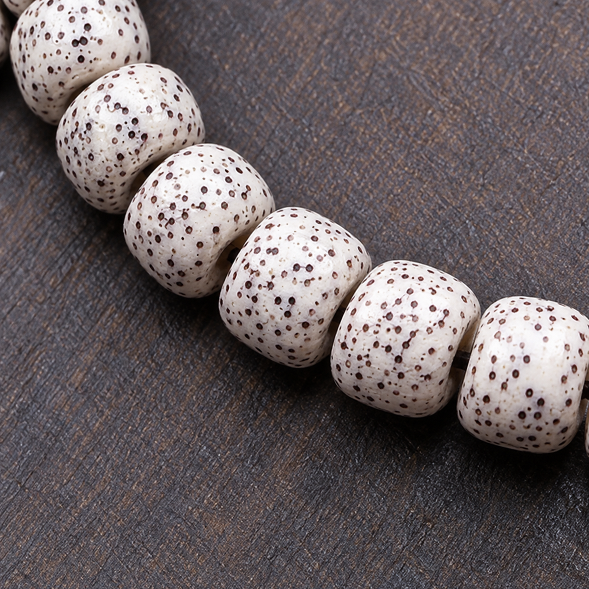 EverestArtstudios Xingyue Bodhi 108-Bead Mala with Dzi-Style Agate and Ghau Pendant — bead detail