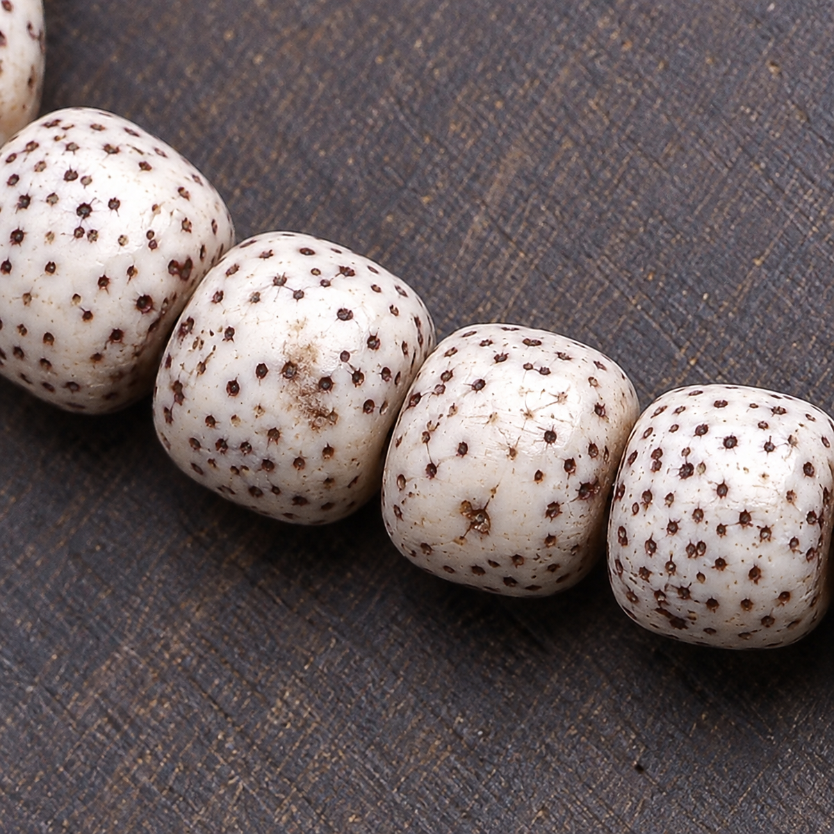 EverestArtstudios Xingyue Bodhi 108-Bead Mala with Dzi-Style Agate and Ghau Pendant — surface detail