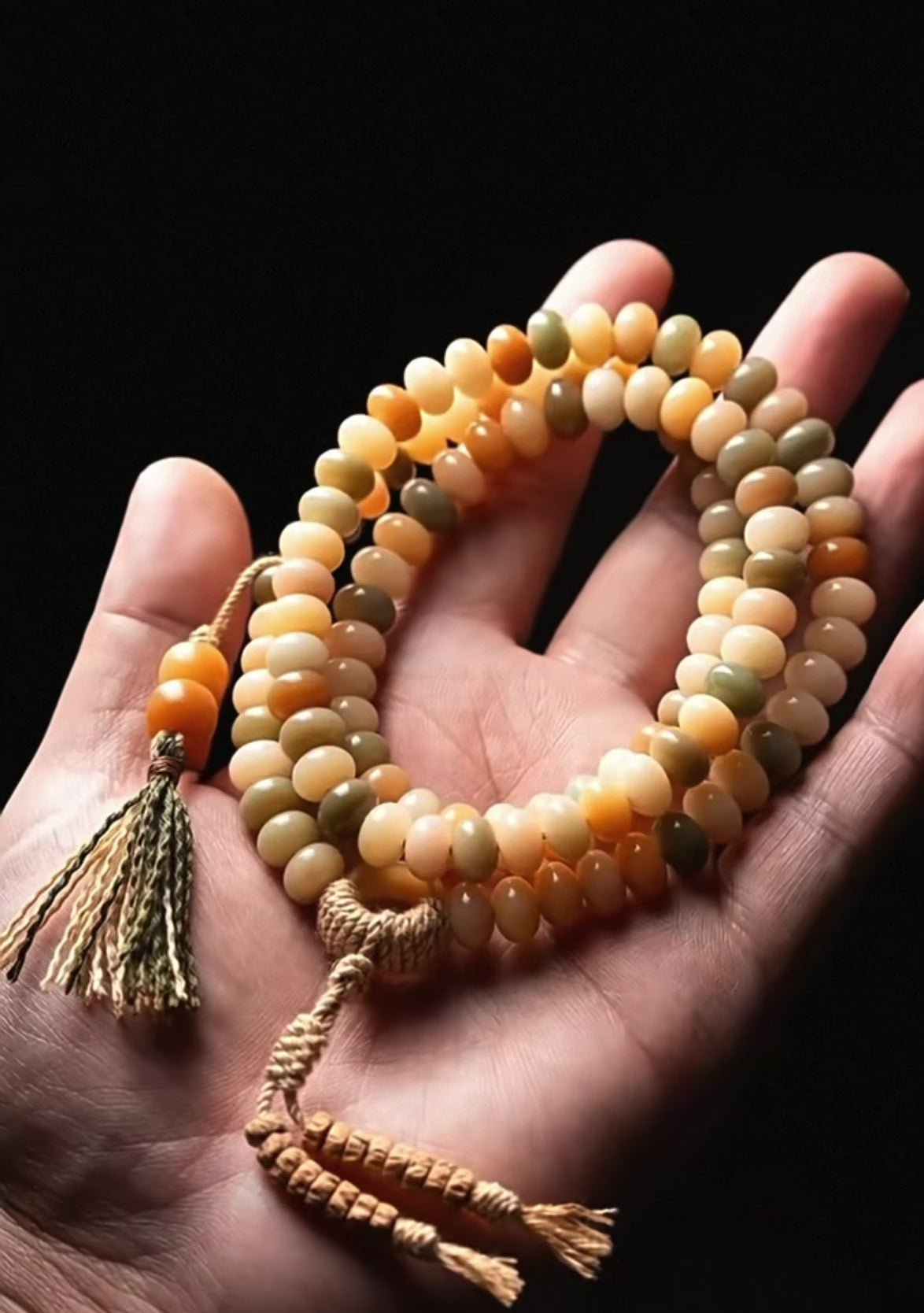 Load video: EverestArtStudios – Natural White Bodhi Root 108 Mala Beads | Tibetan Buddhist Prayer Necklace | Handcrafted Spiritual Mala